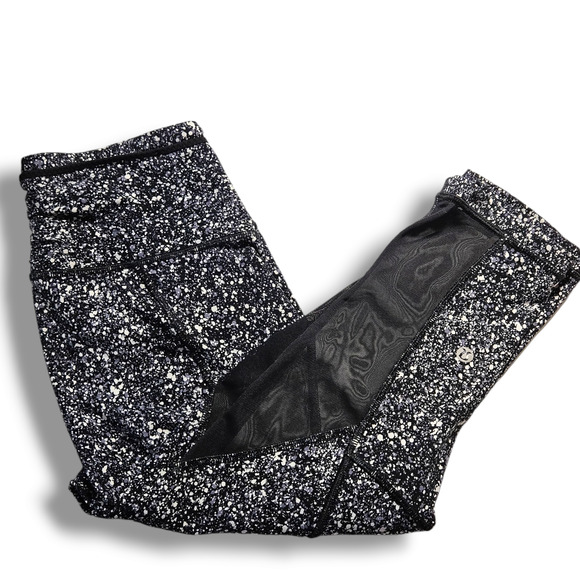 EUC Lululemon Outrun High-Rise Mesh Insert 17" Crop Sz. 4 Splatter White Black - Picture 2 of 11